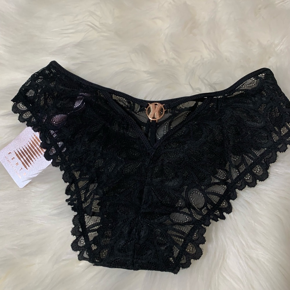 New with Tags Savage Not Sorry Lace Cheeky w Medallion Caviar sz S